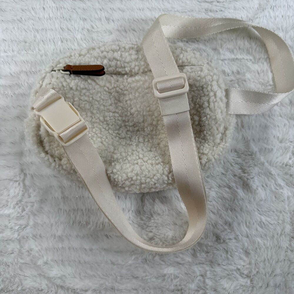 EUC Vera Bradley Sherpa Mini Belt Bag — Antique White